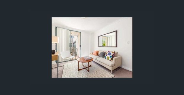 OVERSIZED ONE BEDROOM APARTMENT WITH SPACIOUS STUDY/2ND ROOM - Photo 1