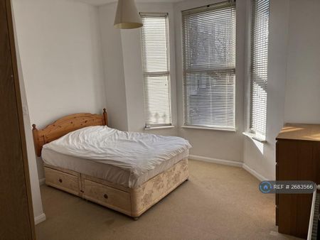 1 bedroom flat to rent - Photo 2