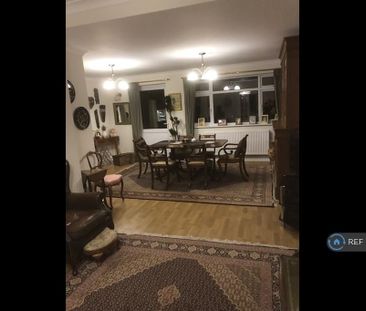 1 bedroom in a house share to rent - Photo 2