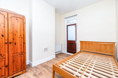 5 Bed Terraced House, Glenwood Road, N15 - Photo 2