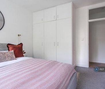 2 bedroom penthouse to rent - Photo 4