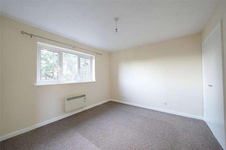 Falcon Way, Beck Row, Bury St Edmunds, Suffolk, IP28 - Photo 3