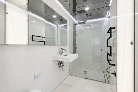 Boutique Living in the heart of Balmain - - Photo 4