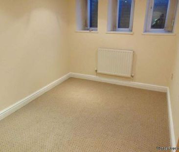 2 bedroom property to rent in Oldham - Photo 1