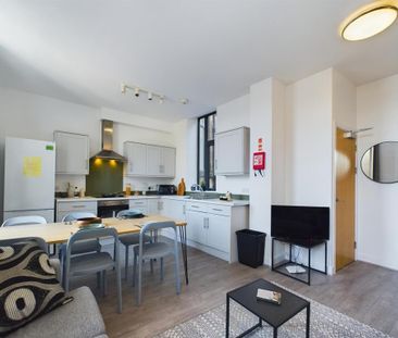 5 bedroom flat to rent - Photo 6