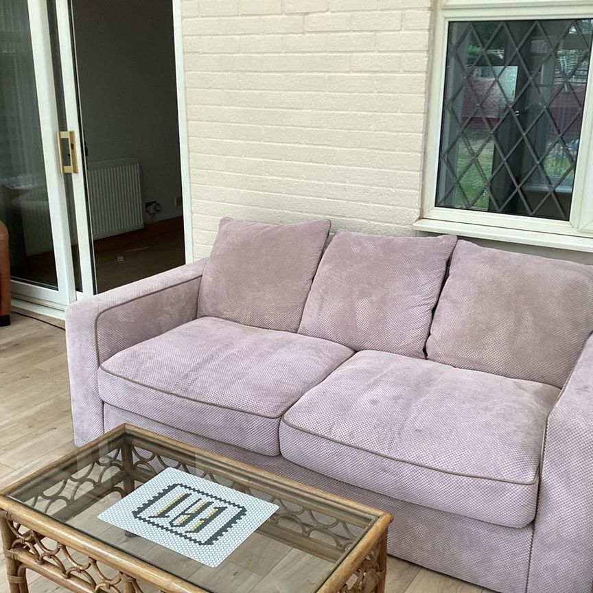 3 Bed Semi-Detached House, St. Andrews Close, LU1 - Photo 1