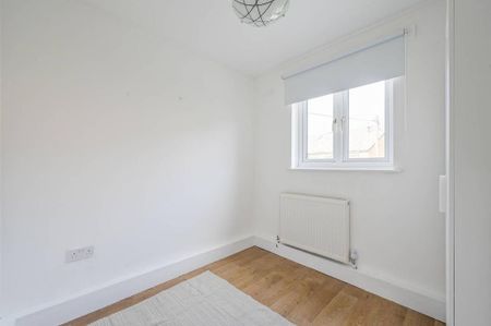 4 bedroom terraced house to rent - Photo 4