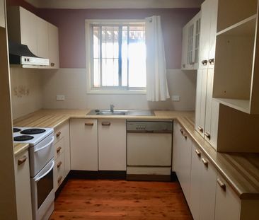 Superb Family Home - Highly Sought Location - Photo 3