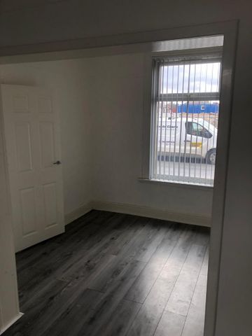 3 bedroom terraced house to rent - Photo 4