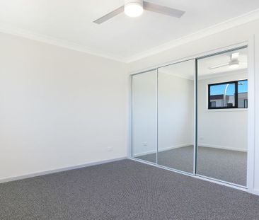 Three bedroom town house - Photo 4