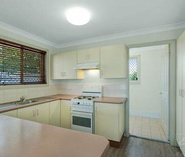 COMFORTABLE VILLA, PRIVATE ACCESS DRIVEWAY, WALK TO LAMBTON SHOPPIN... - Photo 6