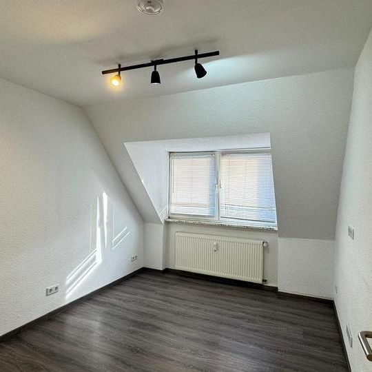 Moderne helle Wohnung 2ZKDB Erstbezug saniert Dachgeschoss Inrath - Foto 1