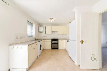 3 Bedroom House - Detached - Photo 2