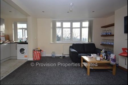 3 Bedroom Flats in Leeds - Photo 4