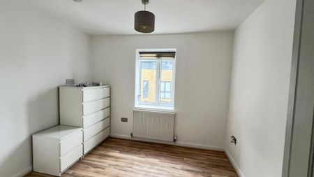 3 bedroom flat to rent - Photo 5