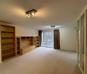 4 Bed Terraced House, Turnpike Link, CR0 - Photo 4