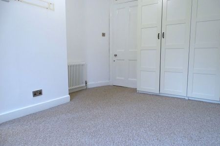 2 Bed Flat - Photo 3