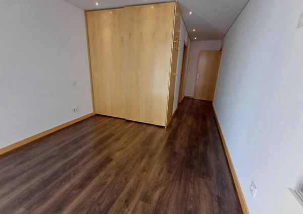 Apartamento T2 junto ao Centro Comercial Glicínias