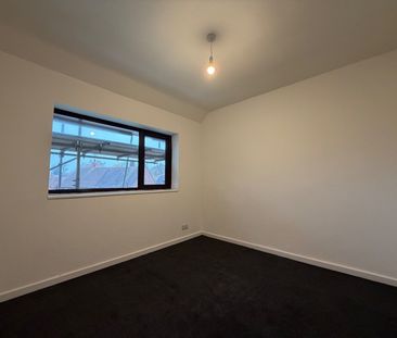 3 Bed Semi-Detached House, Larkhill Close, LS8 - Photo 3