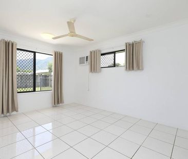 Air Conditioned - Fully Tiled - Two Living Areas - New Curtains - 1... - Photo 3