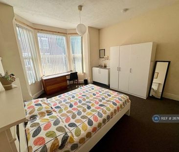 6 bedroom semi-detached house to rent - Photo 2