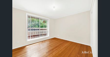 Bright & Spacious Three Bedroom Home - Photo 3