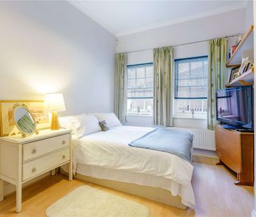 A well-presented apartment with allocated parking. - Photo 3