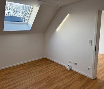 Zu vermieten - Dachgeschosswohnung- Erstbezug - Photo 1
