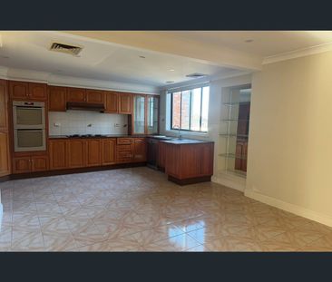 12 Ringtail Crescent, Bossley Park, NSW 2176 - Photo 4