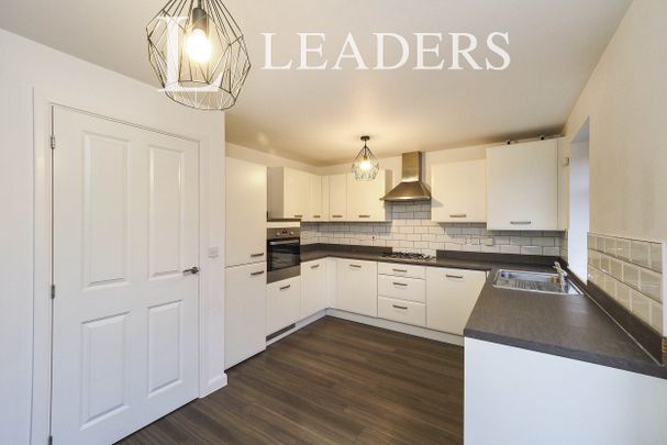 3 bedroom house to rent Cossethay Drive, NG8 - Photo 1