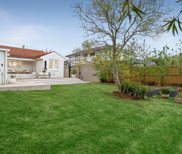 SENSATIONAL FAMILY HOME IN EAGLEMONT! - Photo 6