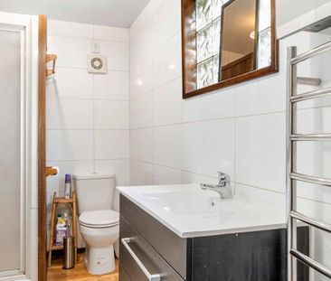 Lovely Inner City Apartment- Available 2026 - Photo 5