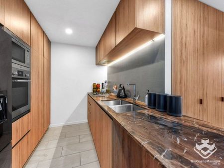 Modern 1-Bedroom Unit in Newstead - Photo 2