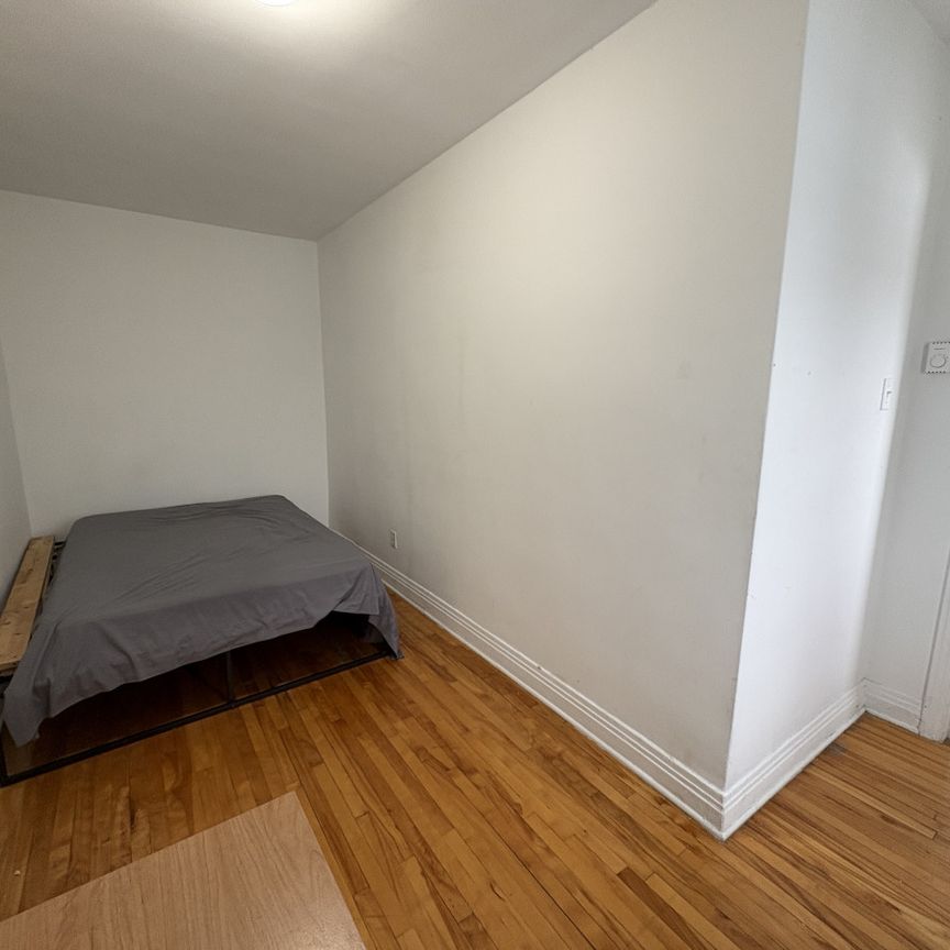 Rosemont : logement de 3 chambres, offert en location semi meublée. - Photo 1