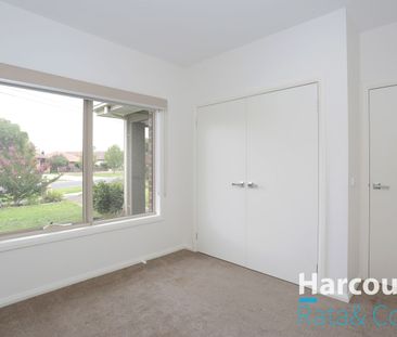Beautiful 2-Bedroom Home with Natural Light and Modern Amenities - Photo 2