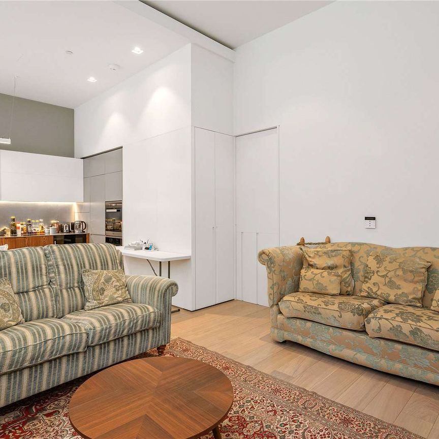 A stunning split level two bedroom apartment in the popular Barts Square. - Photo 1