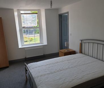 1 bedroom in a house share to rent - Photo 2