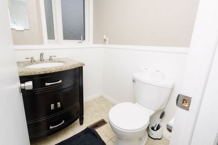 For Lease - 156 Valley Stream Drive Unit# B, South of Baseline to Knoxdale, Ontario - Photo 2