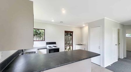 Cozy 3-Bedroom Family Home - Photo 5