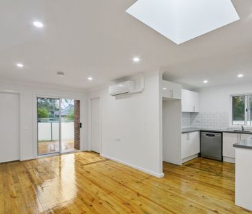 Fully renovated, four bedroom house with gas cooking and dishwasher! - Photo 1