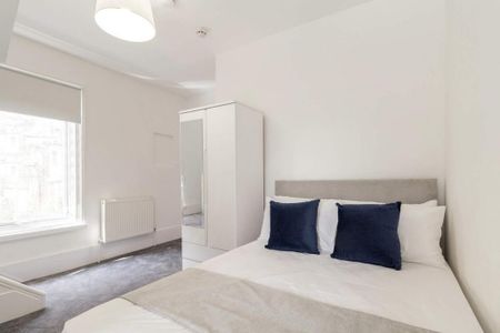 3 bedroom flat to rent - Photo 5