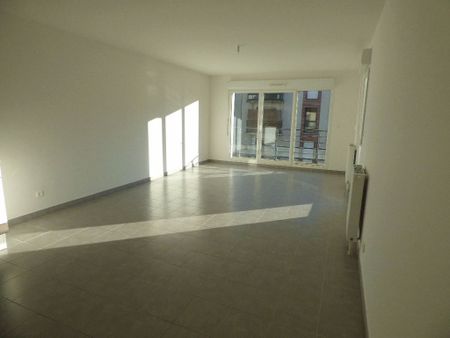 Location Appartement 3 pièces 70m² NOTRE DAME DE BONDEVILLE 76960 - Photo 2