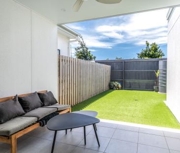 Low Maintenance Living in Award Winning Family Friendly Estate! - Photo 1