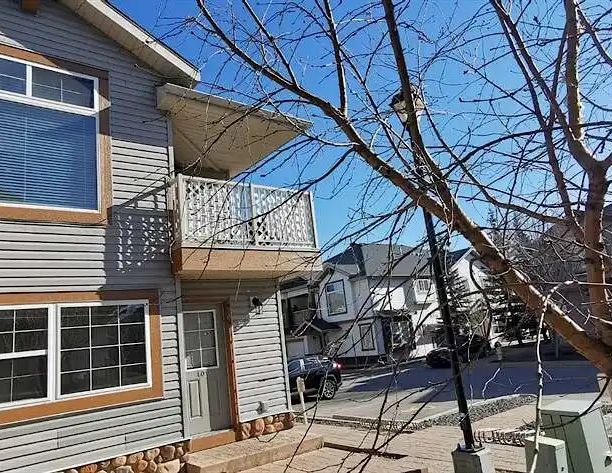 2 beds 1 bath townhouse — 2 Bedrooms Townhouse - Photo 1