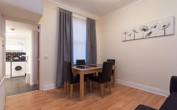 Room 2, 21 Willowbank Gardens, North Belfast, Belfast, BT15 5AH - Photo 1