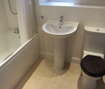 Shottery Close, Redditch - Photo 2