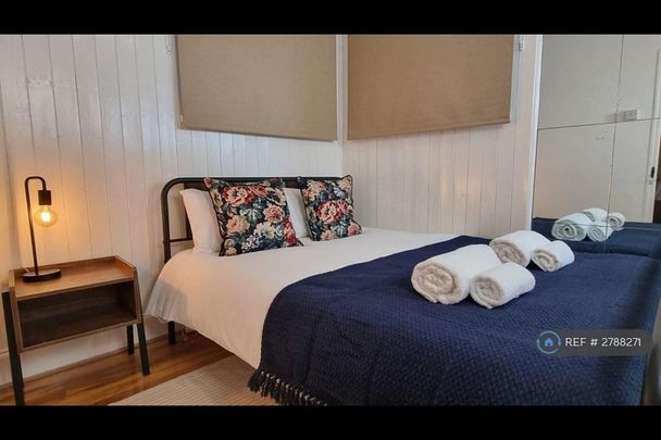 3 bedroom flat to rent - Photo 1