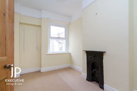 POMEROY STREET CARDIFF BAY UNFURNISHED TWO BEDROOM HOUSE - Photo 4