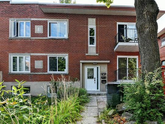 9390 Av. De Chateaubriand - Photo 1