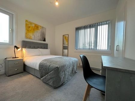 1 bedroom in a flat share to rent - Photo 3